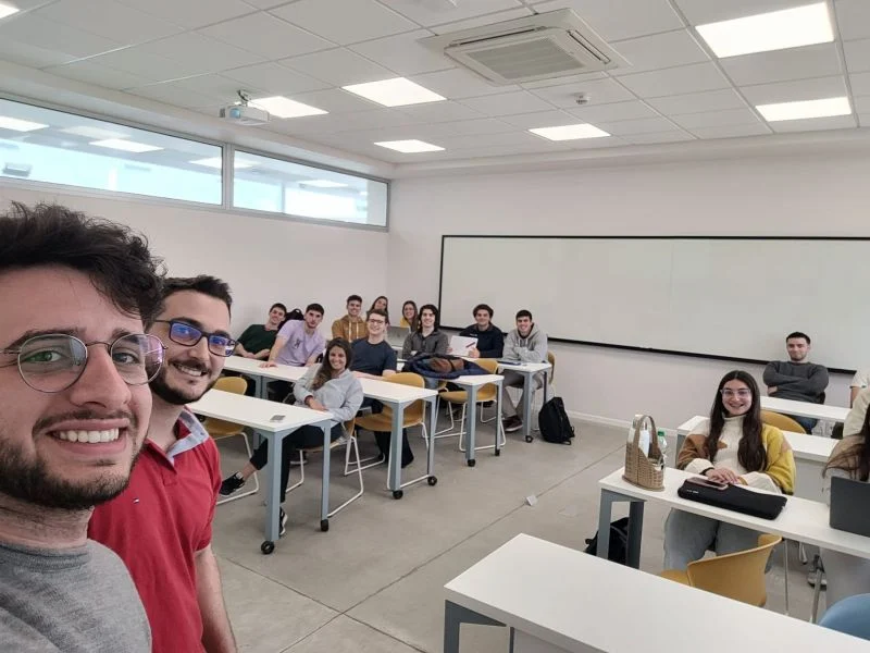 Martín Hounie sharing experiences with students in a classroom.